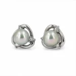 Cercei din aur alb cu perle Akoya de 6 mm și diamante naturale