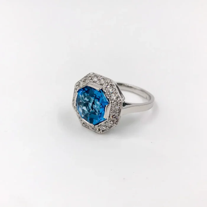 Inel din Aur Alb Model Anturaj Octogon cu Diamante si Topaz Albastru - imagine 4