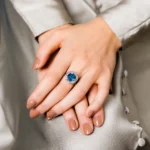 Inel din Aur Alb Model Anturaj Octogon cu Diamante si Topaz Albastru